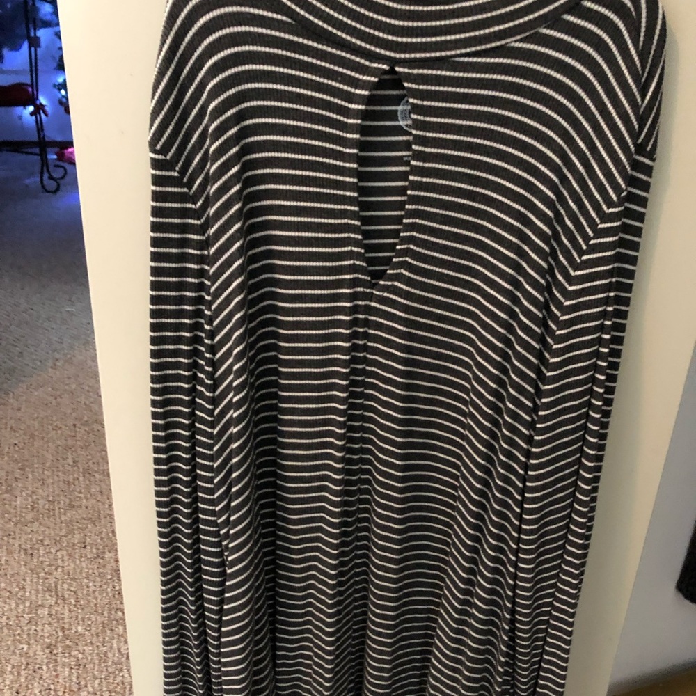 Long sleeve shirt with cut out on chest